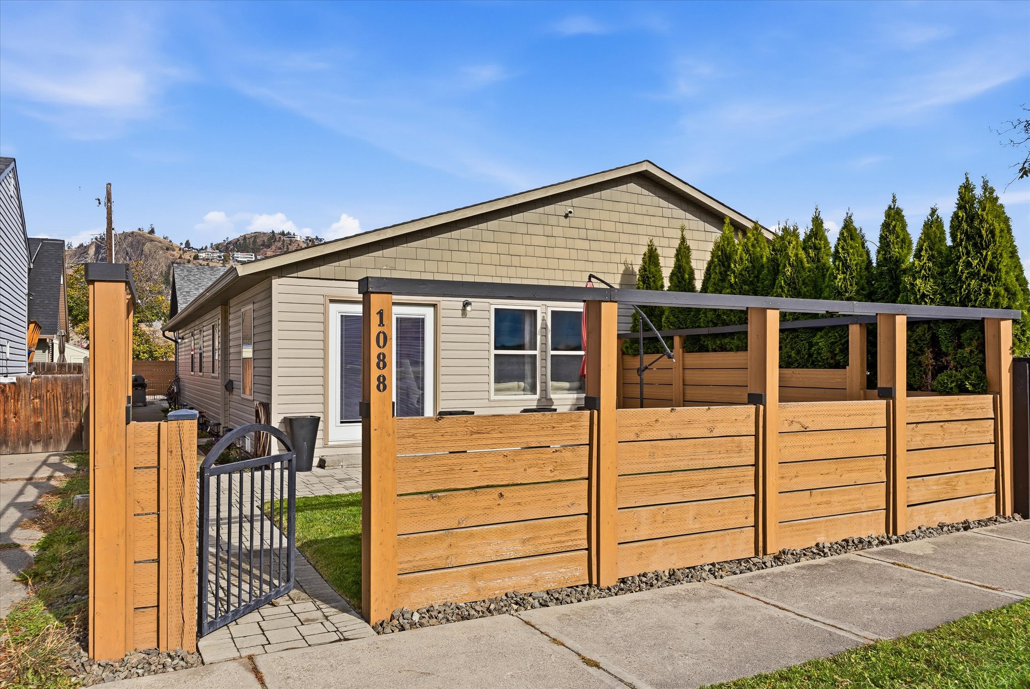 Fenced front yard and entrance