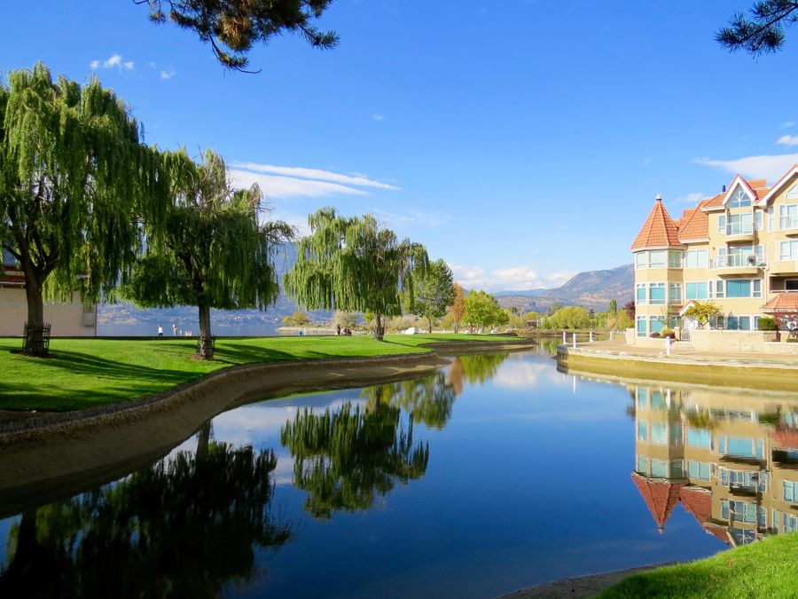 Waterfront & Lakefront Homes